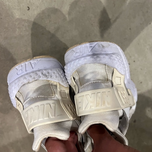 Nike Off-White Huarache Sneakers - Picture 4 of 4